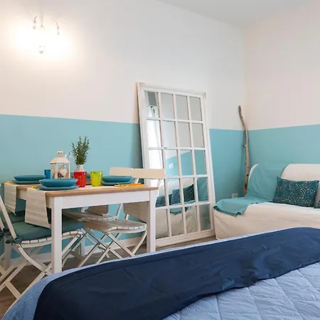 Apartment Colourful Modern By The Sea *
