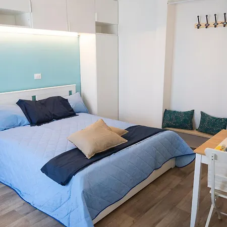 Apartment Colourful Modern By The Sea *